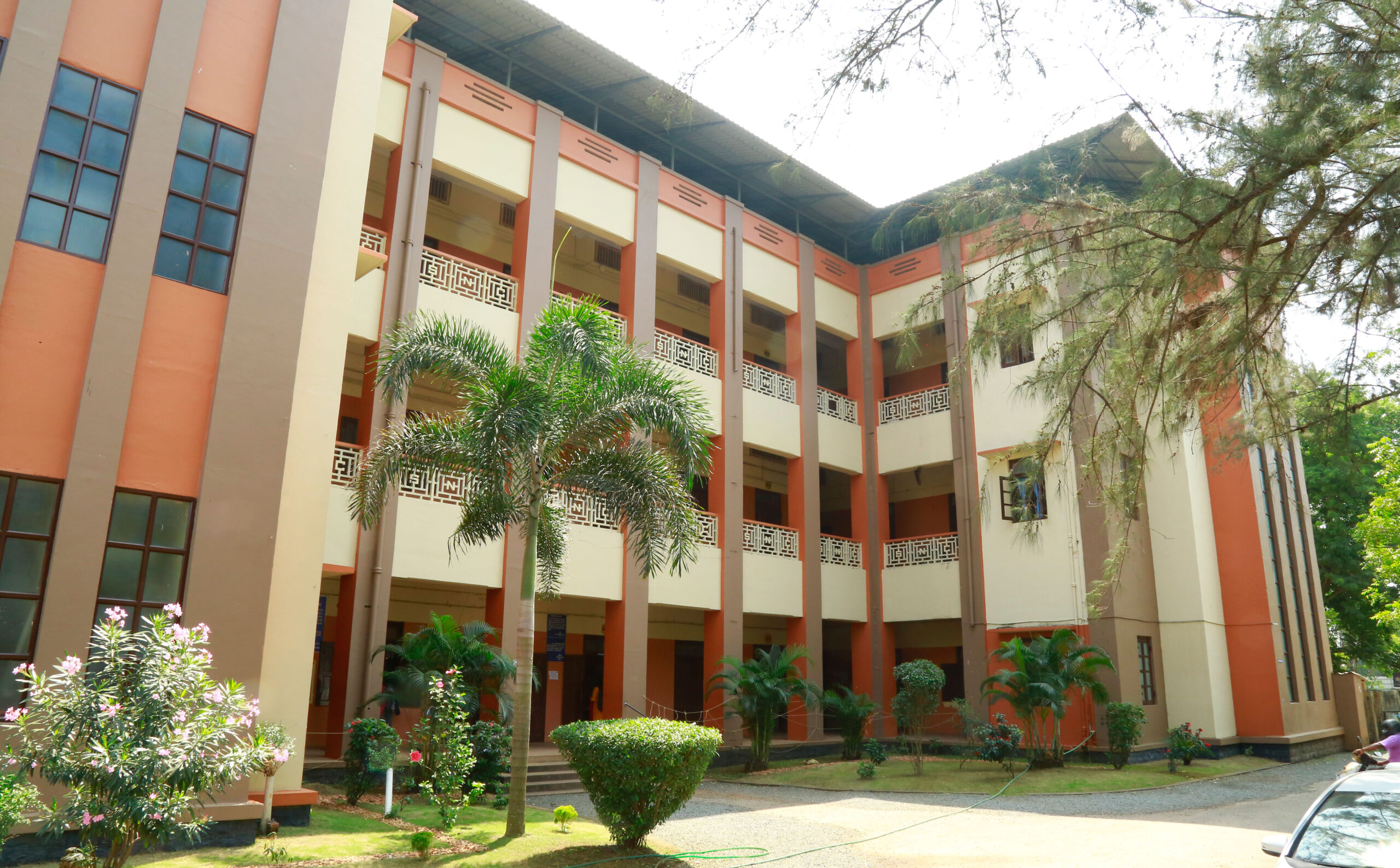 Sree Narayana College, Kollam - Photo 1